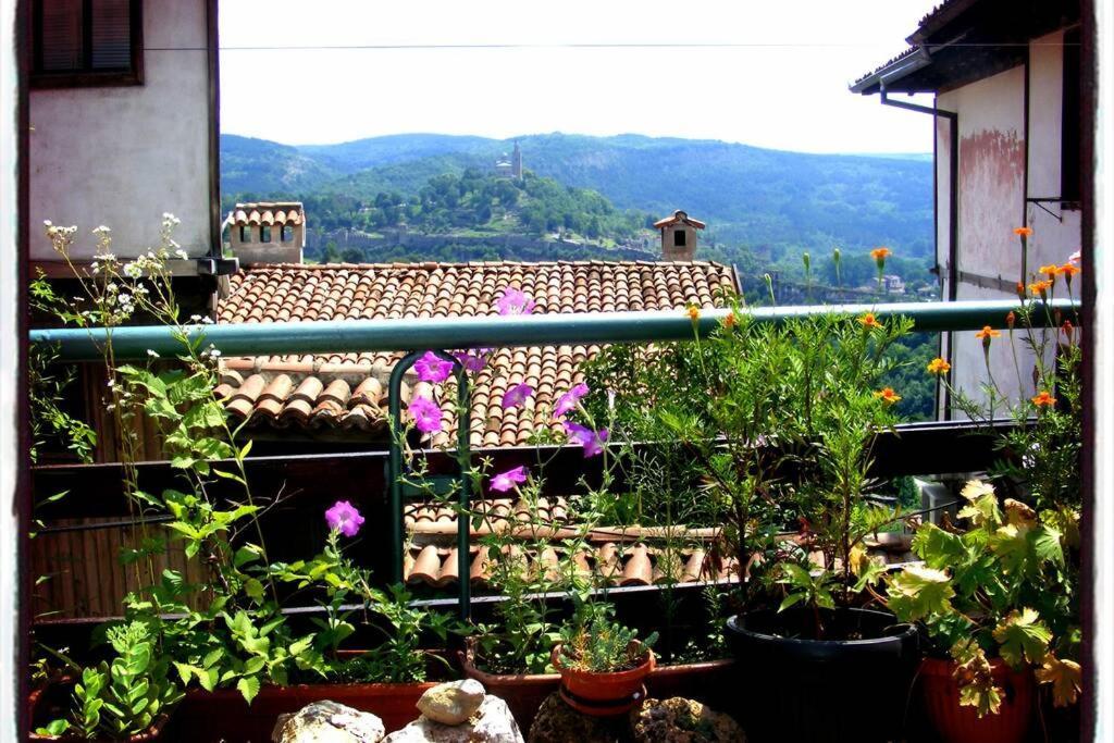 Authentic Guest Stay In The Heart Of Veliko Tarnovo Студио С Изглед Към Царевец Luaran gambar