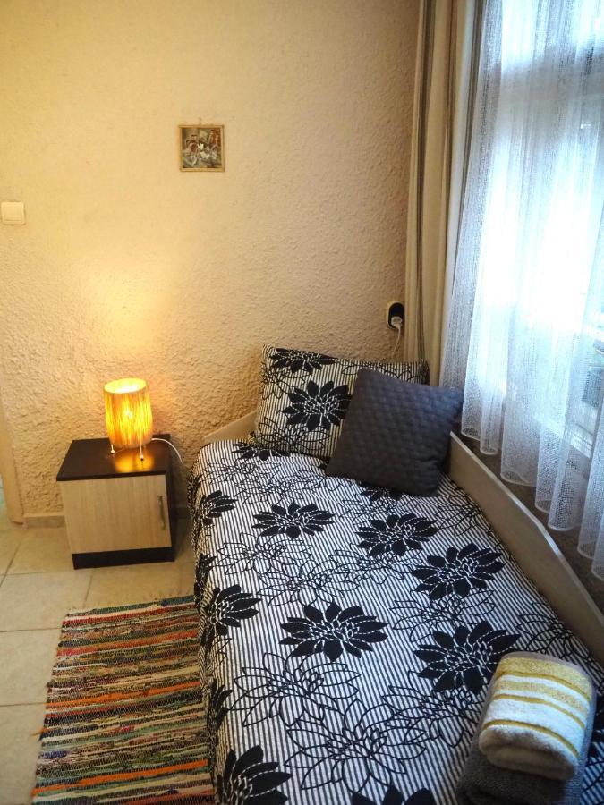 Authentic Guest Stay In The Heart Of Veliko Tarnovo Студио С Изглед Към Царевец Luaran gambar