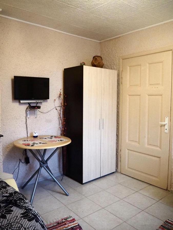 Authentic Guest Stay In The Heart Of Veliko Tarnovo Студио С Изглед Към Царевец Luaran gambar