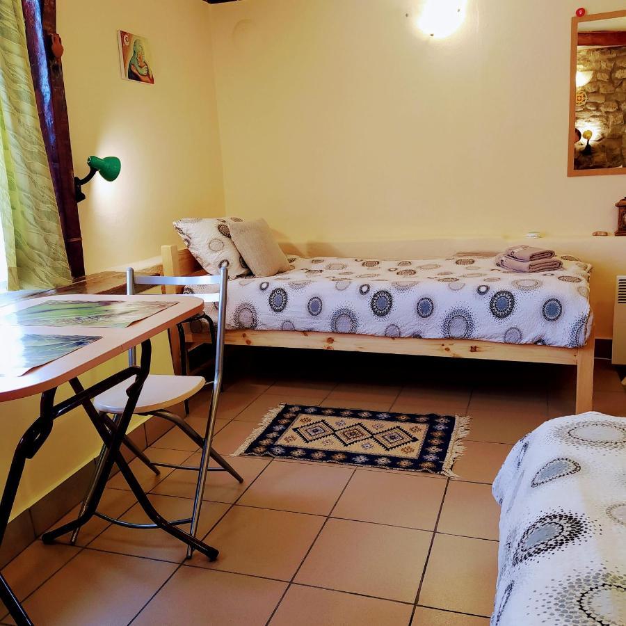 Authentic Guest Stay In The Heart Of Veliko Tarnovo Студио С Изглед Към Царевец Luaran gambar