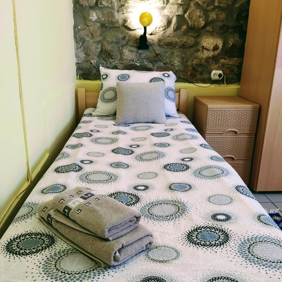 Authentic Guest Stay In The Heart Of Veliko Tarnovo Студио С Изглед Към Царевец Luaran gambar