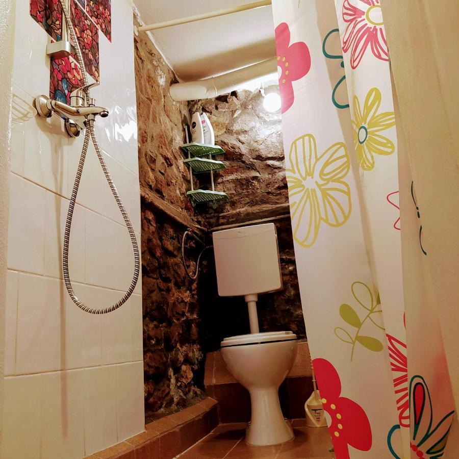 Authentic Guest Stay In The Heart Of Veliko Tarnovo Студио С Изглед Към Царевец Luaran gambar