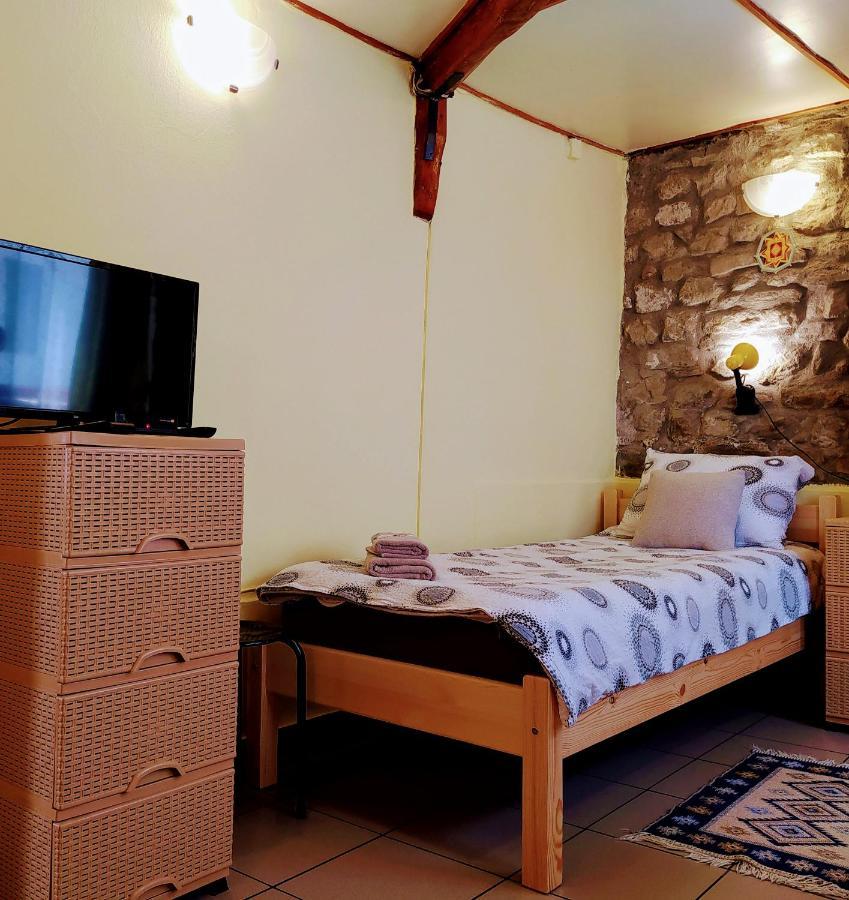 Authentic Guest Stay In The Heart Of Veliko Tarnovo Студио С Изглед Към Царевец Luaran gambar